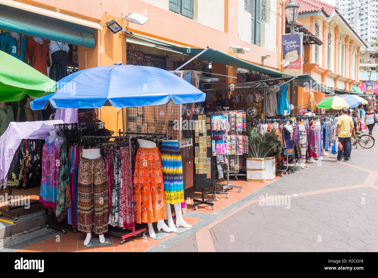 Bunte Marktstände in der Nähe der Serangoon Road im Stadtteil Little India, Singapur Stockfoto