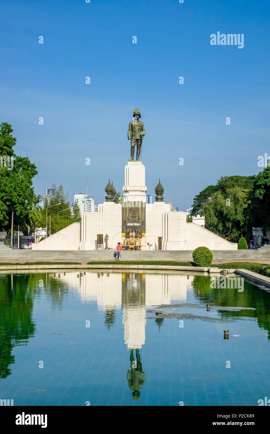 Thailand, Bangkok, Pathum Wan district, Lumphini Park erstellt in den 1920er Jahren von König Rama VI. Im Herzen des wichtigsten Geschäftsviertels, König Rama VI Statue Stockfoto