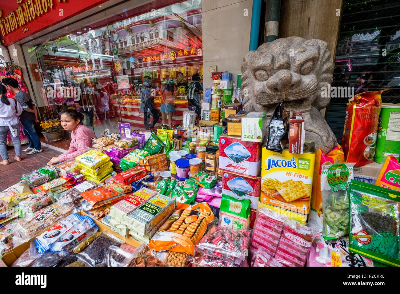 Thailand, Bangkok, Samphanthawong District, Chinatown, Geschäfte entlang der Yaowarat Road Stockfoto