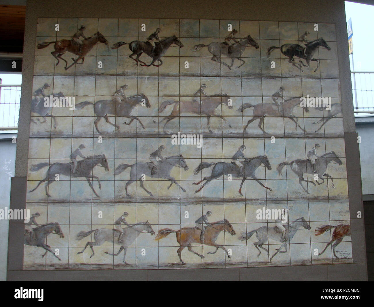 36 Wandgemälde von Pferderennen auf SKM Bahnhof Sopot Wyścigi - 4 Stockfoto