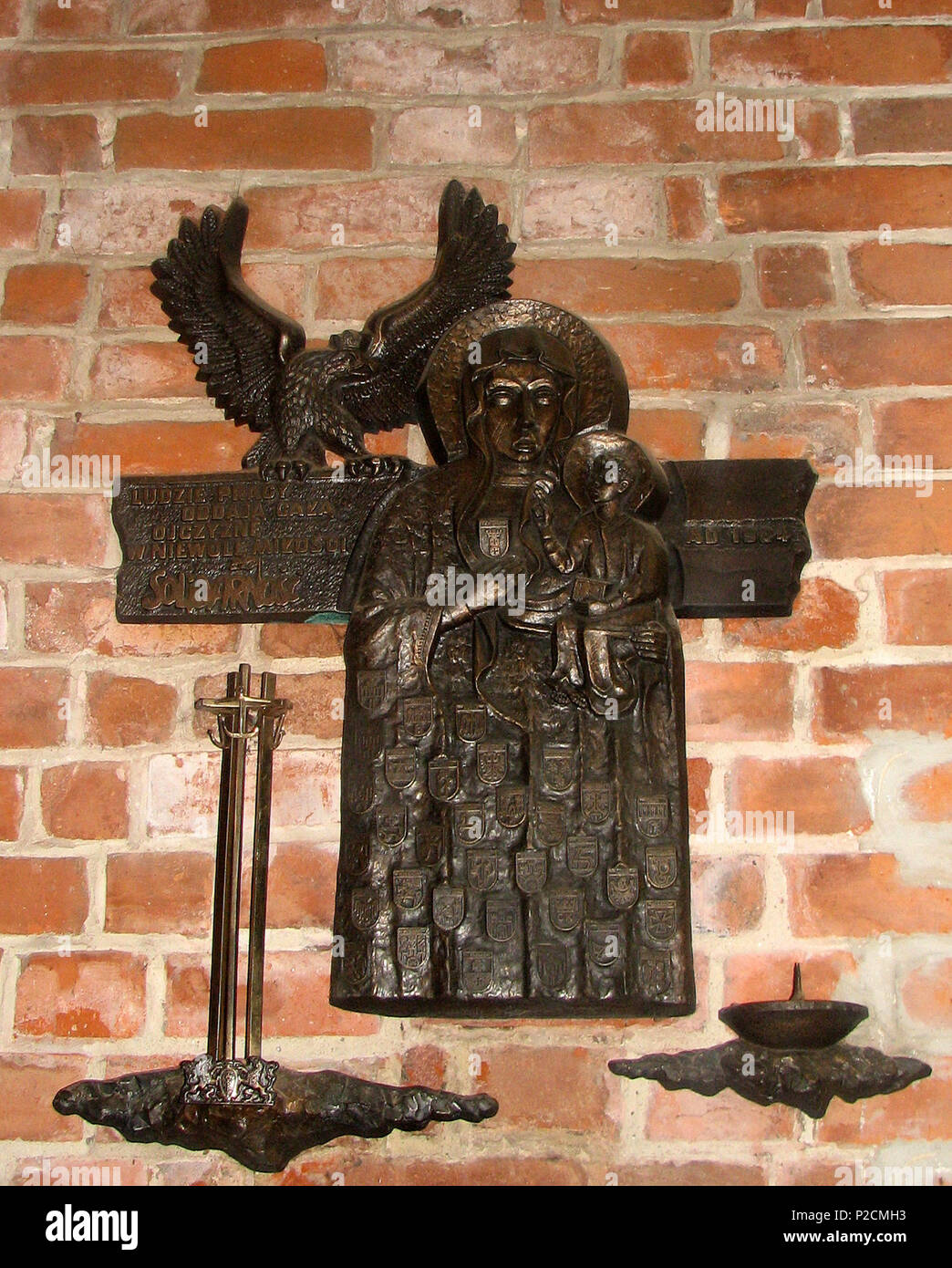 42 Plakette zu Jungfrau Maria von den Arbeitern von Solidarność in der Kirche von St. Birgitta in Danzig Stockfoto