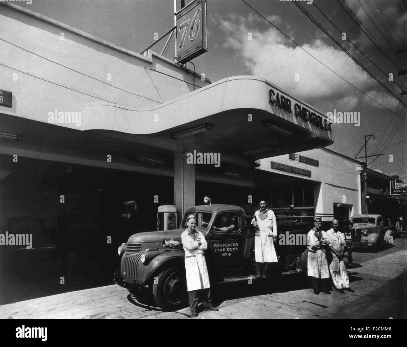 . Englisch: Carr Chevrolet mit Beaverton Löschfahrzeug. Historische Bilder von Beaverton, Oregon. . Unbekannter Fotograf 11 Carr Chevrolet mit Beaverton Löschfahrzeug (Beaverton, Oregon Historische Fotogalerie) (131) Stockfoto