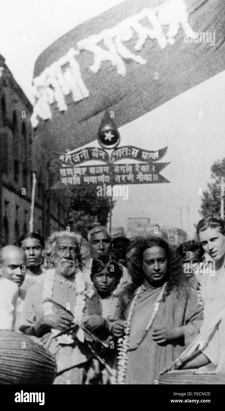 . Englisch: Paramahansa Yogananda und Sri Yukteswar in einem religiösen Prozession Serampore, Indien 1935 English: Paramahansa Yogananda und Sri Yukteswar in einer religiösen Prozession in Serampore, Indien 1935. 30 Mai 2013, 07:31:49. Sri Yukteswar 44 PY + SY-Serampore Stockfoto