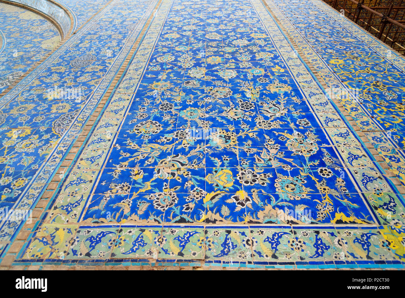 Mit bunten Fliesen im Innen- Hof von Shah Moschee oder Imam Moschee in Isfahan eingerichtet. Iran Stockfoto