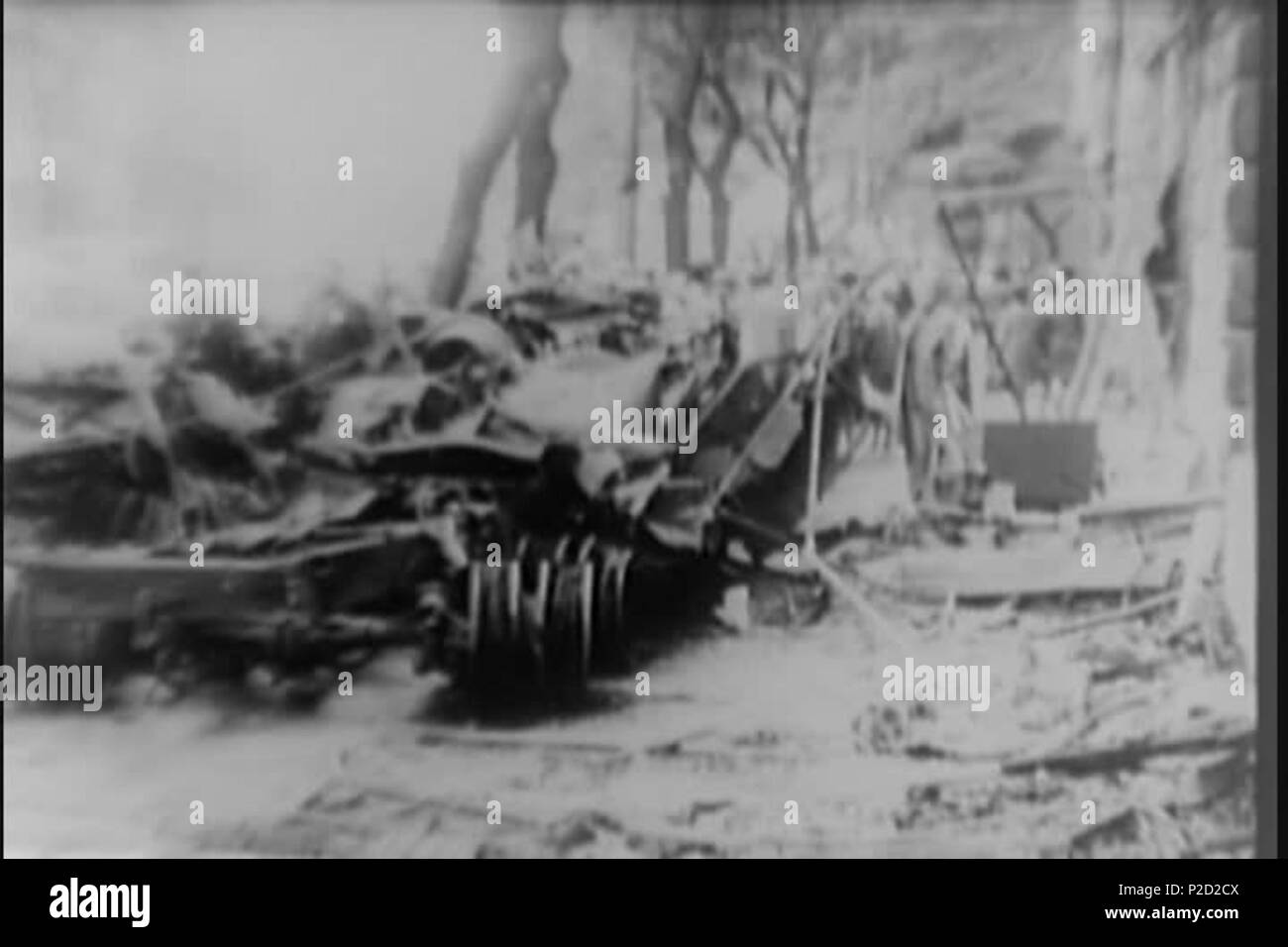 . ? Eština: Trosky zni? ených vojenských vozidel Englisch: Reste der zerstörten Fahrzeuge. 27. August 1968 National Archives (archive.org) 1 (srpen 68) Trosky znicenych vozidel Stockfoto