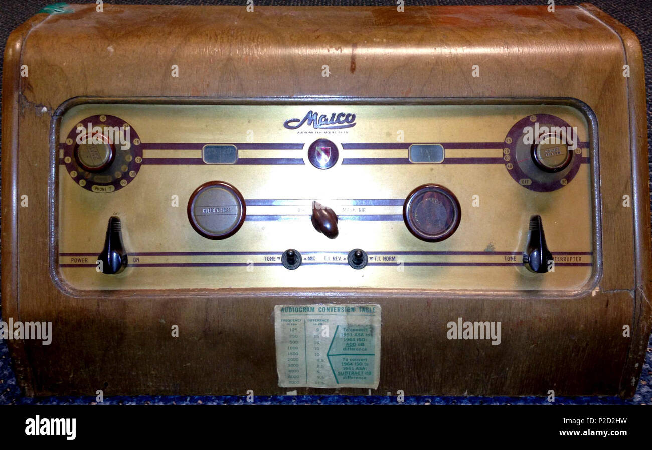 . Englisch: Ein audiometer in unseren frühen Jahren verwendet. . Selbst 1 1960er Jahre Audiometer Stockfoto