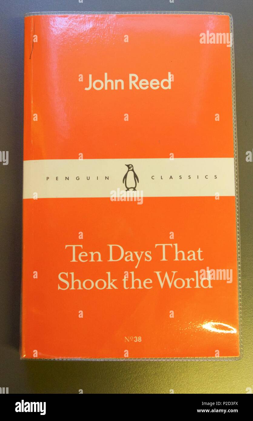 Den vorderen Buchdeckel von Penguin Classics Taschenbuch "zehn Tage, die die Welt erschüttert" von John Reed, über die Oktoberrevolution in Russland im Jahr 1917 Stockfoto