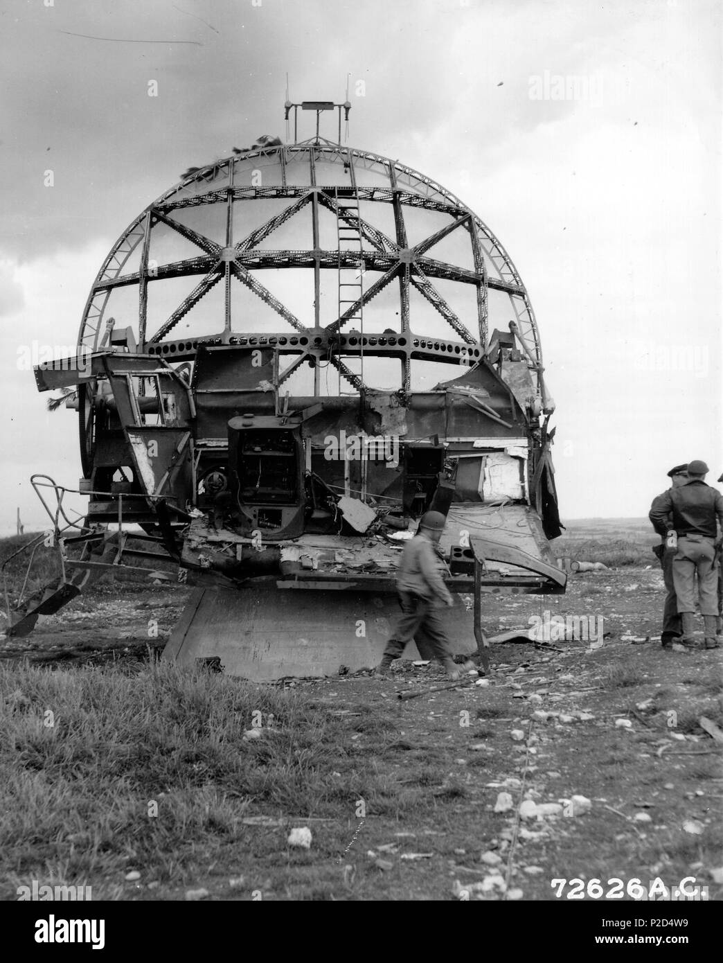 . Englisch: Deutsche giand Radar von Würzburg, in der Nähe der Strand der Normandie installiert. Français: Radar allemand Géant de Würzburg installé sur la plage Normande. 22. Juni 1944. Diese Datei fehlt, Informationen zum Autor. 44 Radar-p 011989 Stockfoto