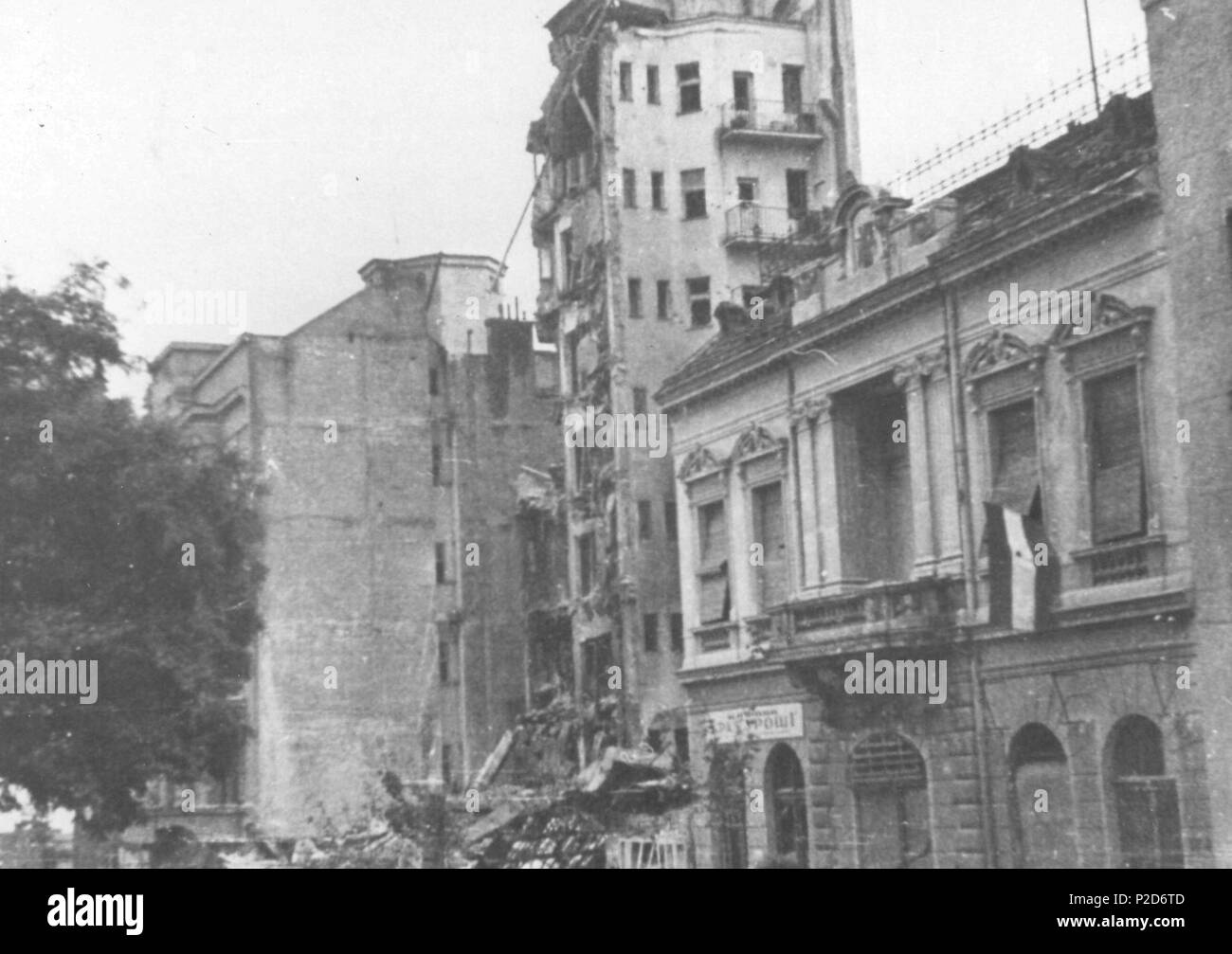 . Srpskohrvatski /??????????????: oktobar 1944. godine, borbe za Beograd. Minirana Vasinoj ulici zgrada U koju su Nemci stanarima minirali Zajedno sa. 1944. Unbekannt 34 Minirana Vasinoj ulici zgrada U 1944 Stockfoto