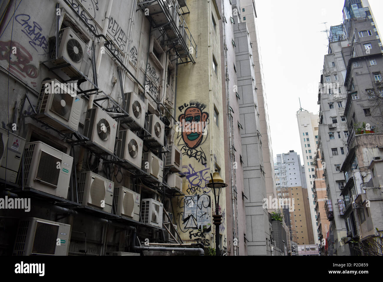 Graffiti in den Straßen von Hong Kong während des Tages Stockfoto