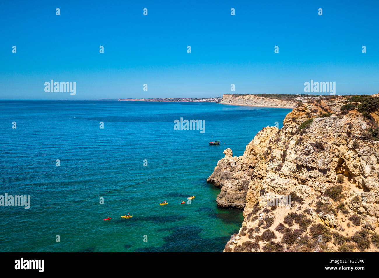 Blick von Ponta de Piedade entlang der Küste, Lagos, Algarve, Portugal Stockfoto