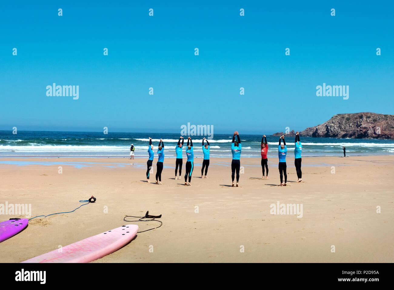 Surfer, Praia da Bordeira, Carrapateira, Costa Vicentina, Algarve, Portugal Stockfoto