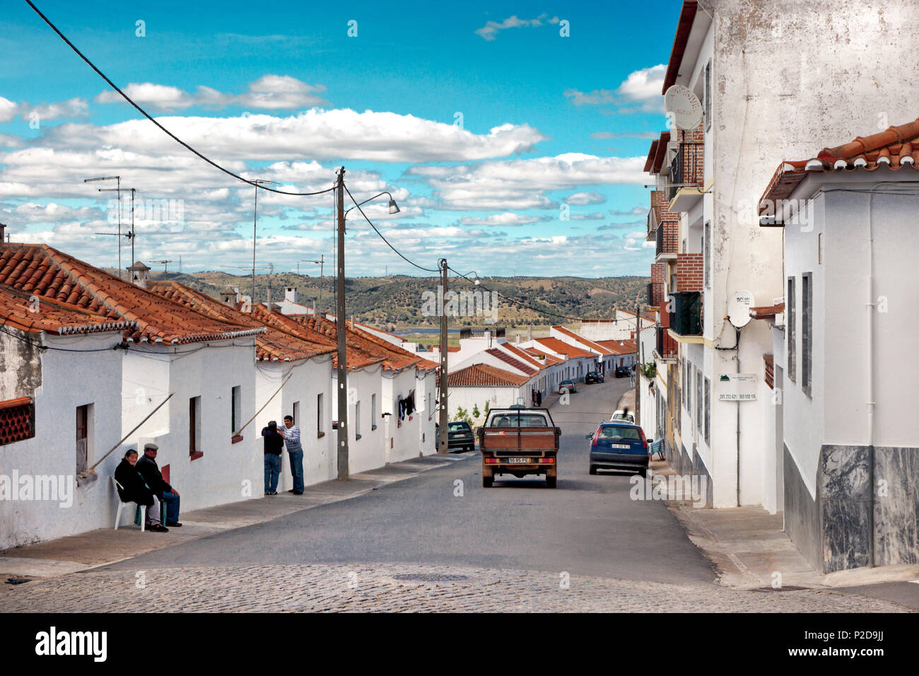 Blick entlang einer Straße, Moura, Alentejo, Portugal Stockfoto
