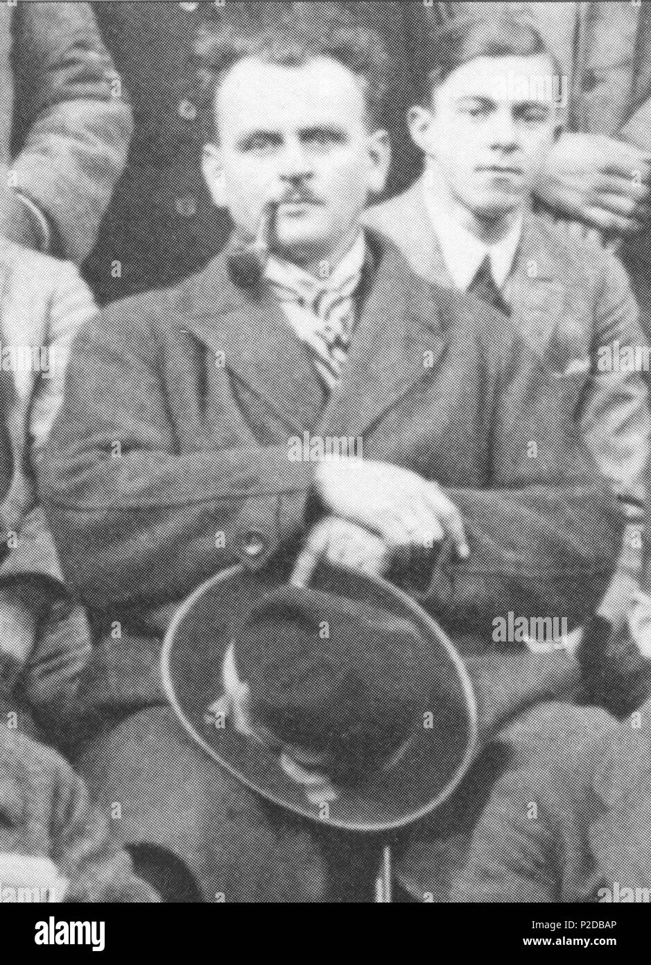 . English: Fritz Faust 16.04.1880 - 14.05.1939, deutscher Bildhauer und Stuckateur, Mitbegründer der Bonner USPD, Stadtverordneter in Bonn 1919-1930 (USPD/KPD), hier im Kreise seiner Genossen bei einer KPD-Versammlung in der alten Beethovenhalle in Bonn 1924 (Zuschnitt aus größerem Originalbild). 1924. Stadtmuseum Bonn 21 Fritz Faust (1880-1939), 1924 Stockfoto