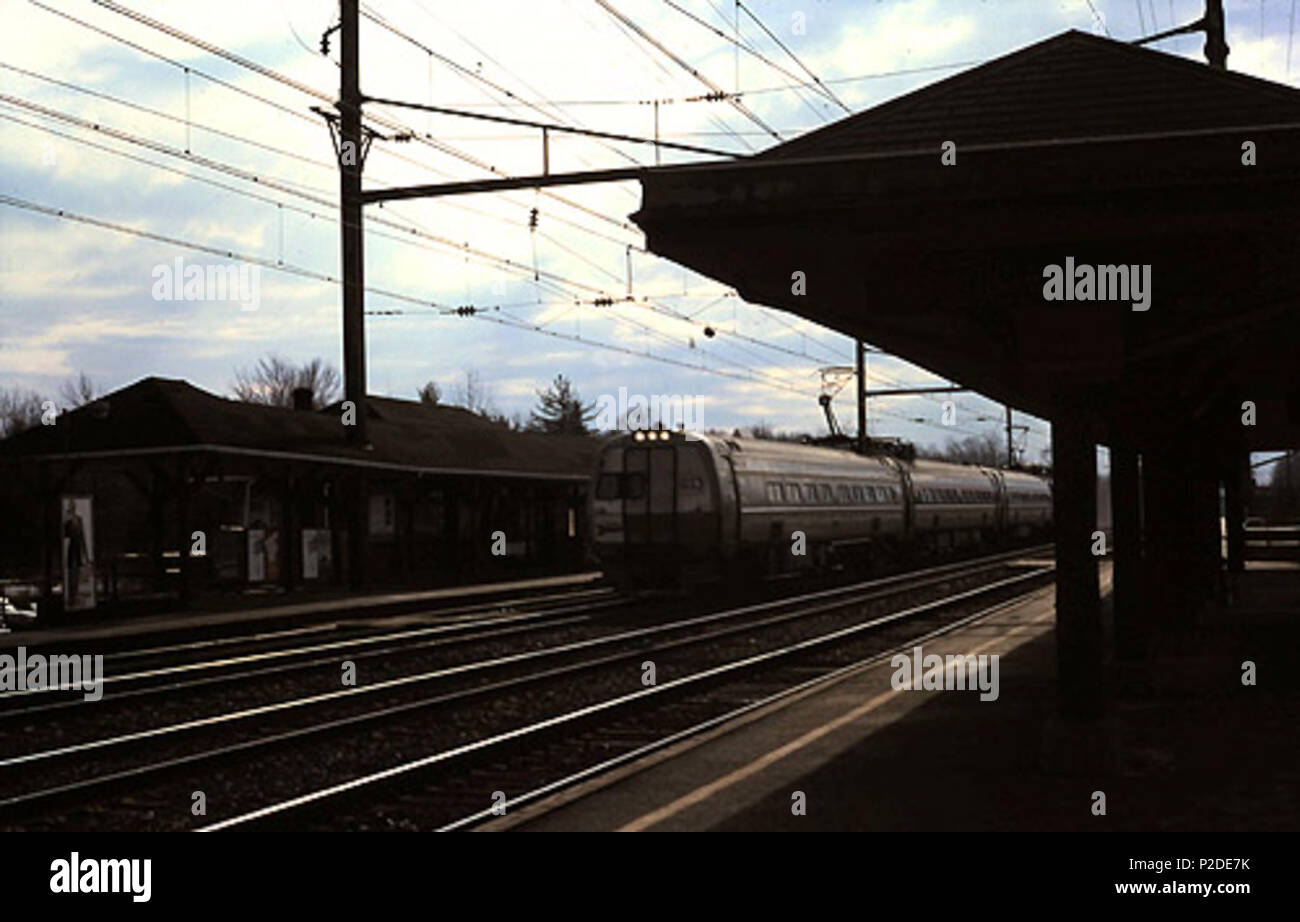 . Englisch: Metroliner durch Princeton Junction Station im Februar 1977. 13. Februar 1977. Hikki Nagasaki 34 Metroliner durch Princeton Junction Station, Februar 1977 Stockfoto