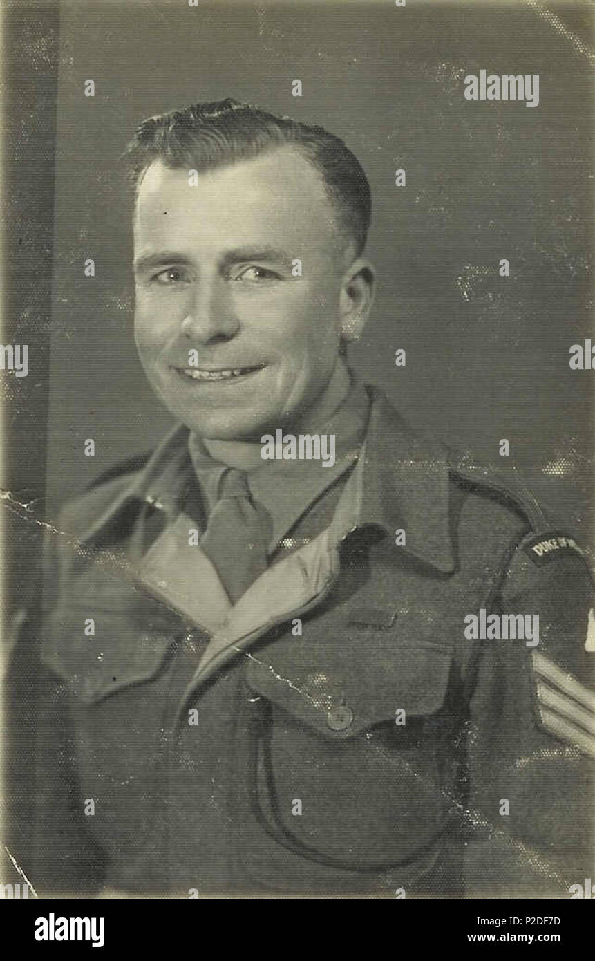 . Englisch: Zweiten Weltkrieg Foto von Sgt Douglas Elias George Emery. Herzog von Wellington Regiment. Nie veröffentlicht - Familie Foto. Unbekannter Fotograf (Life Time: Während des Zweiten Weltkrieges zwei übernommen) 41 Foto von Sgt D.E.G. Schmirgel Stockfoto