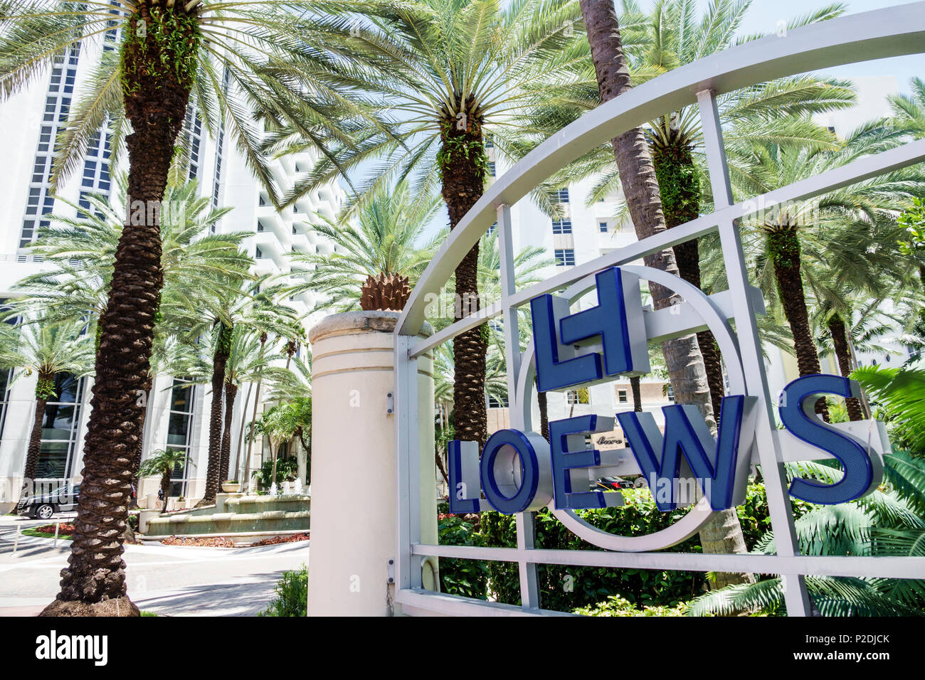 Miami Beach Florida, Loews, Hotel, außen, Auffahrt, Schild, Dattelpalmen, vorne, Eingang, FL170809009 Stockfoto