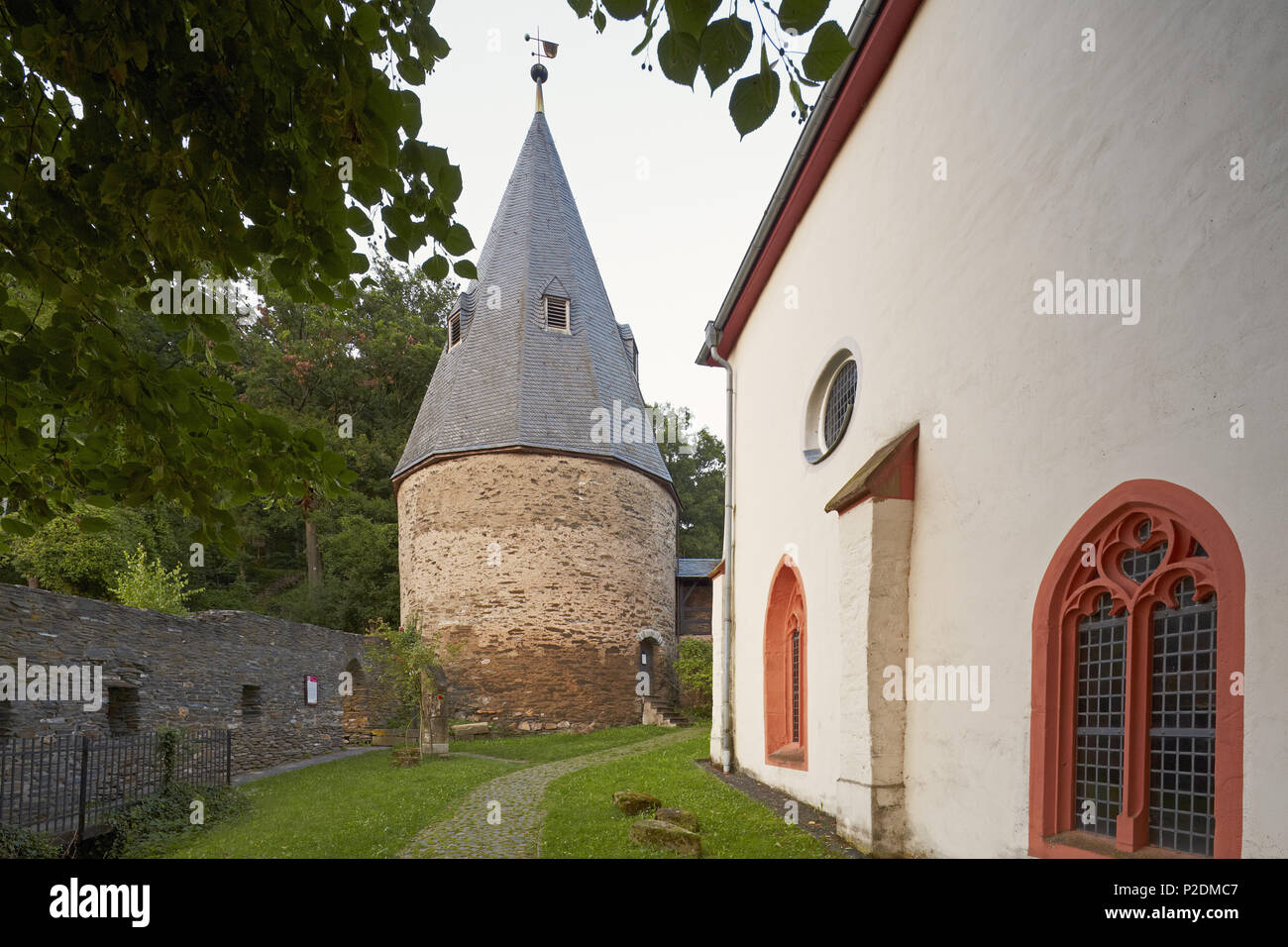 Schloss Kirche und Glockenturm in Herrstein, Landkreis Birkenfeld, Region Hunsrück, Rheinland-Pfalz, Deutschland Stockfoto