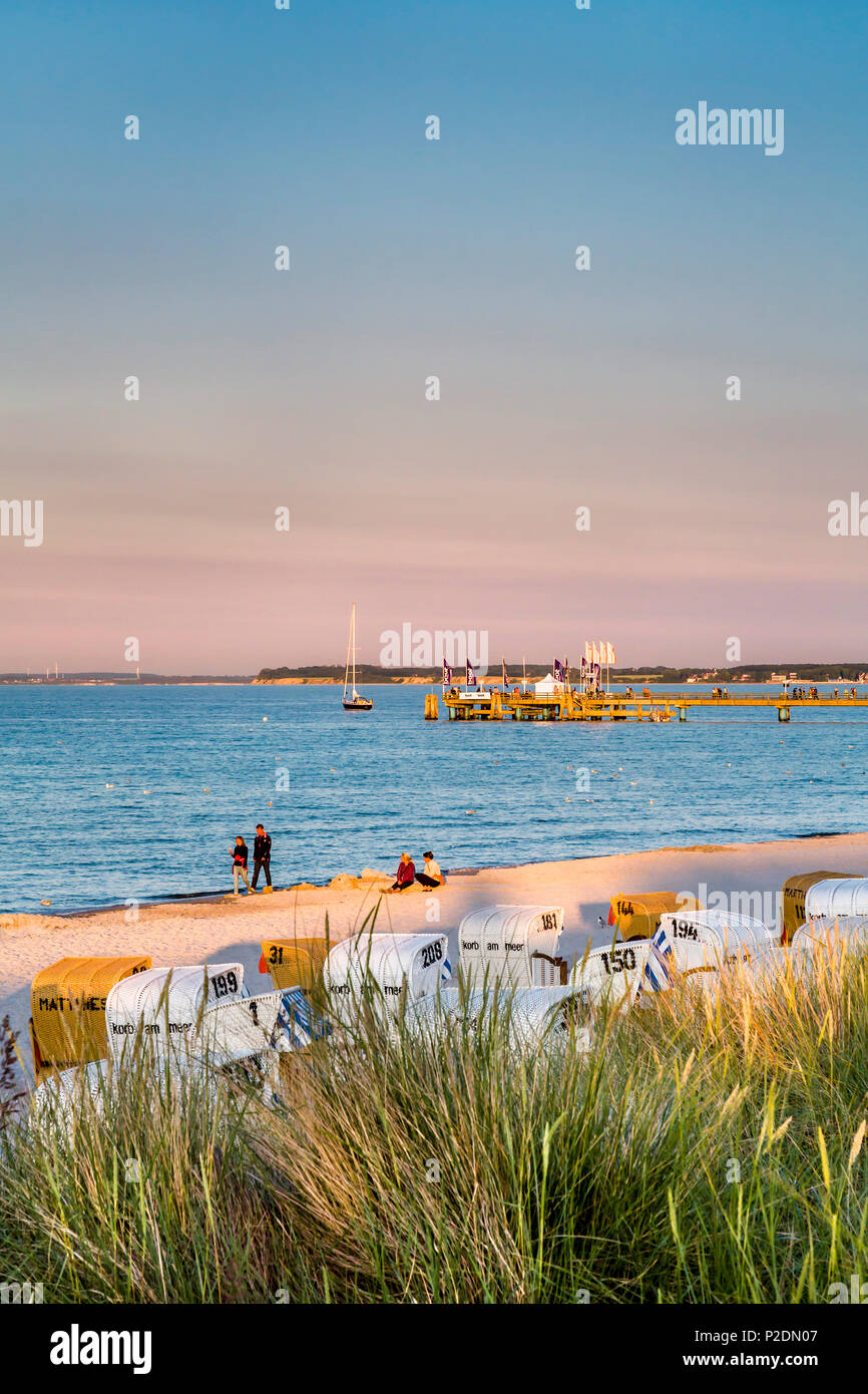 Strand, Liegen am Strand und Dünen, Scharbeutz, Ostsee, Schleswig-Holstein, Deutschland Stockfoto