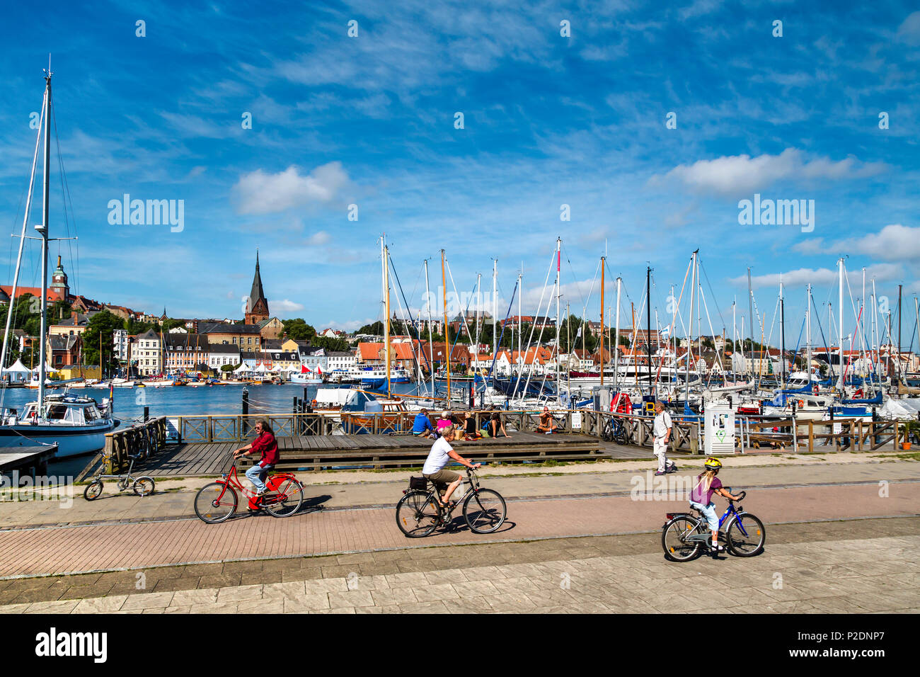 Blick über die Promenade in Richtung der Altstadt, Flensburg, Ostsee, Schleswig-Holstein, Deutschland Stockfoto