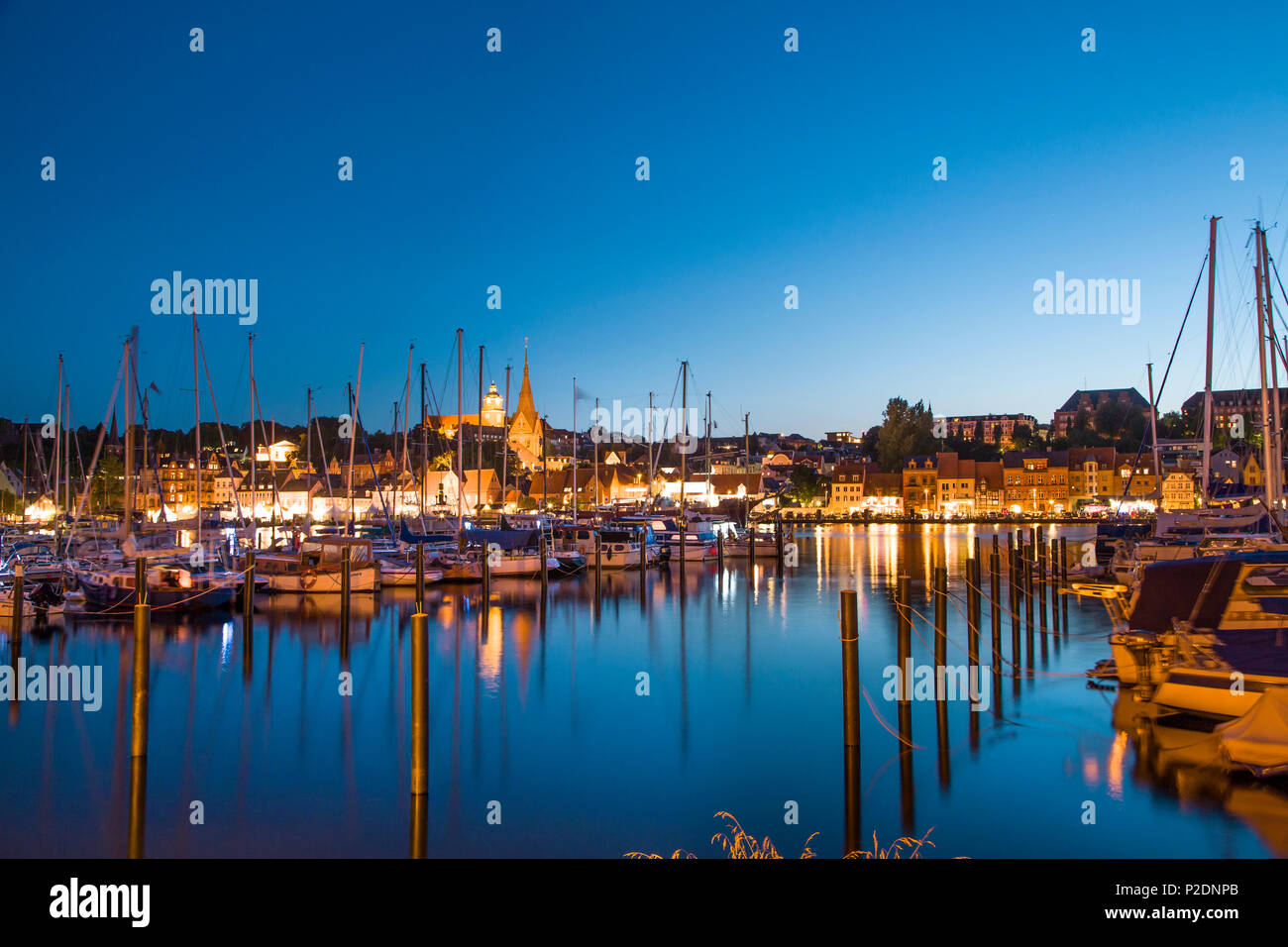 Blick auf die Altstadt im Abendlicht, Flensburg, Ostsee, Schleswig-Holstein, Deutschland Stockfoto