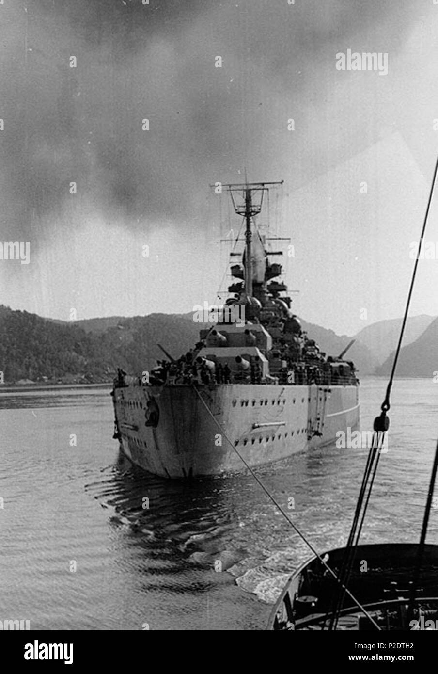 . Englisch: Tirpitz Norwegische Gewässer in 1942-44. zwischen 1942 und 1944. U.S. Naval Historical Center 63 Tirpitz Norwegen h 71318 Stockfoto