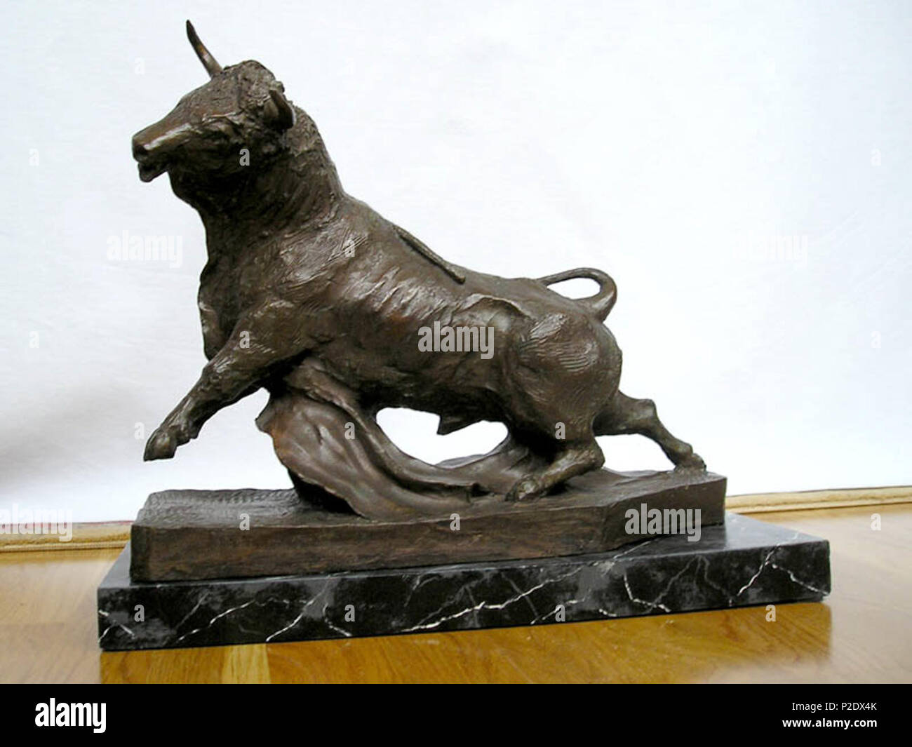 . Español: Por Segundo Arce Ibañez, Toro en bronce. 1. Januar 1960. Segundo Arce Ibañez 63 Toro en bronce Stockfoto