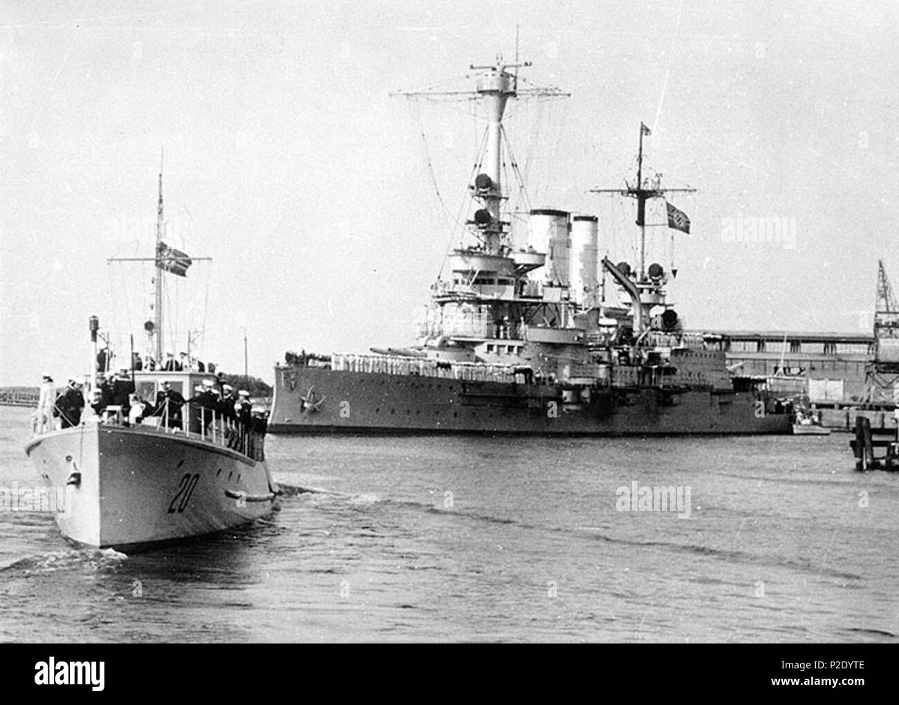 . Das deutsche Linienschiff SchleswigHolstein in Danzig (Gda?sk) Hafen