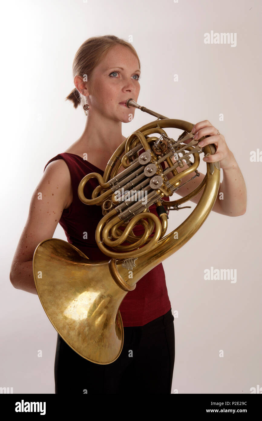 French Horn In Playing Position Stockfotos Und Bilder Kaufen Alamy
