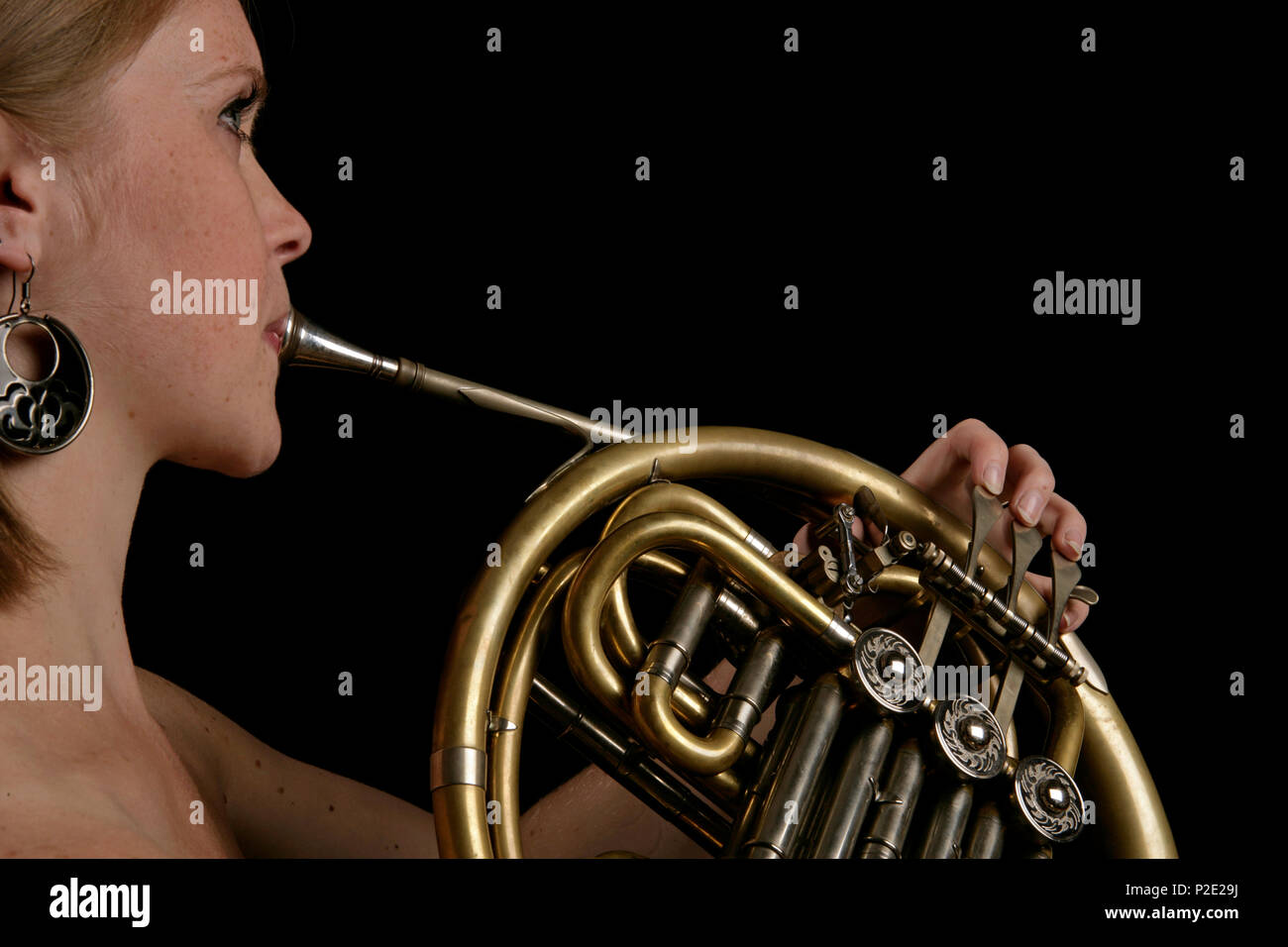 French Horn In Playing Position Stockfotos Und Bilder Kaufen Alamy