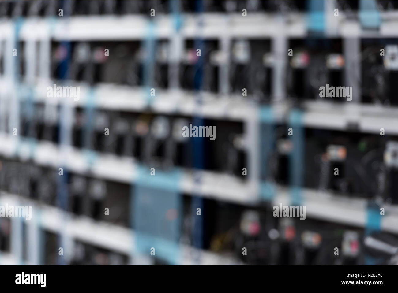 Unscharfer Schuss cryptocurrency Bergbau Farm Stockfoto