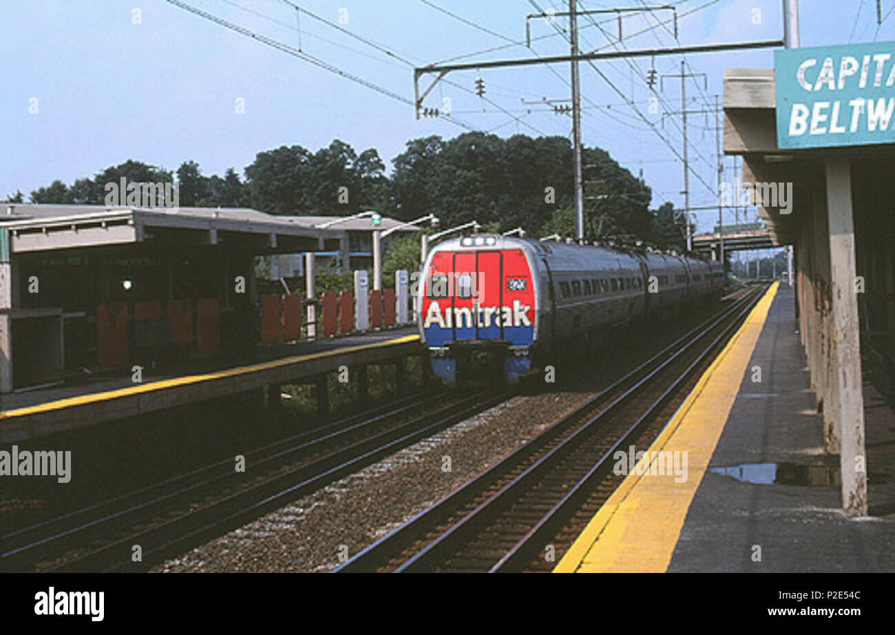 . Englisch southbound Metroliner Zug bei Capital Beltway Station im