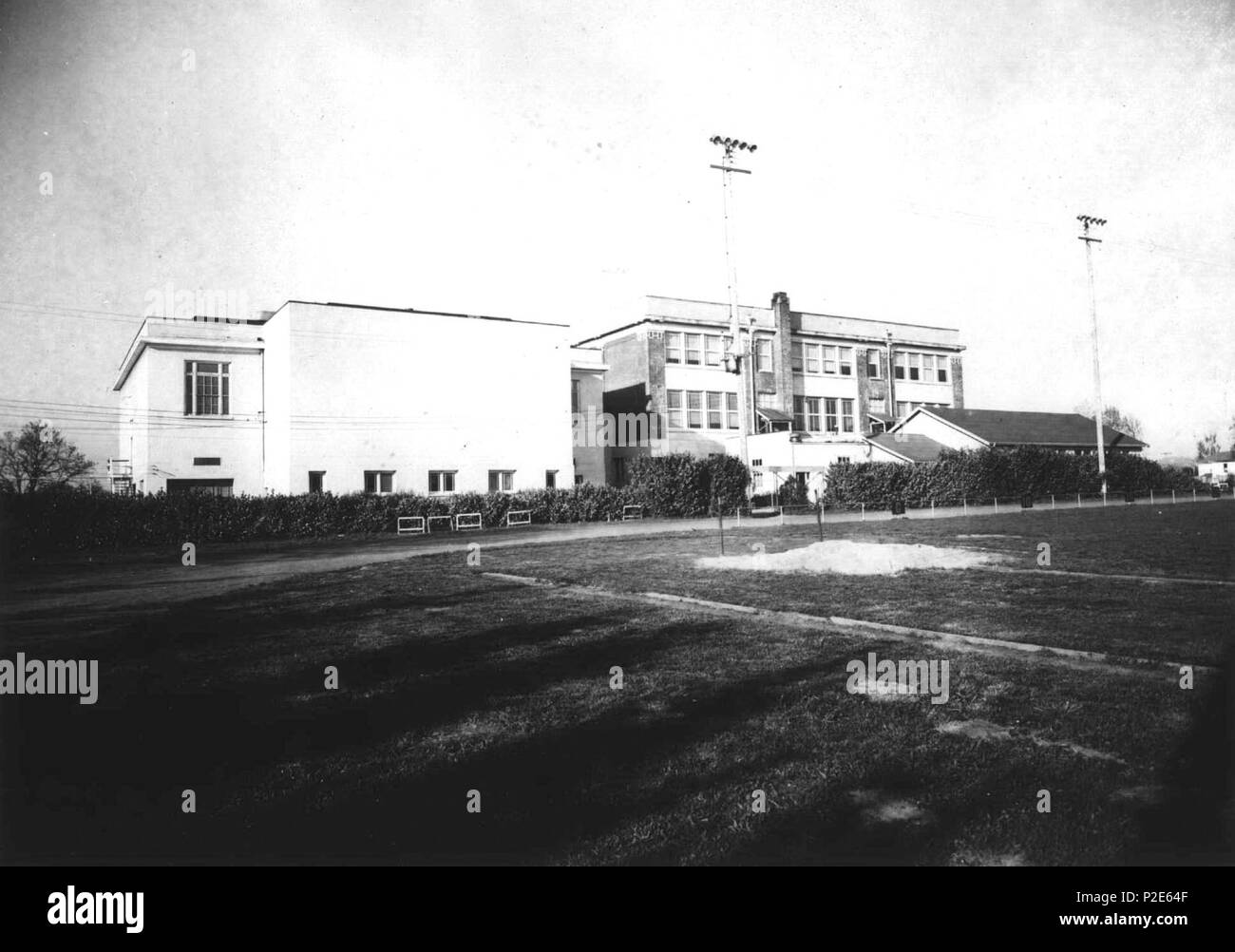 . Englisch: Beaverton High School und Feld. Historische Bilder von Beaverton, Oregon. . Unbekannter Fotograf 6 Beaverton High School und Feld (Beaverton, Oregon Historische Fotogalerie) (60) Stockfoto