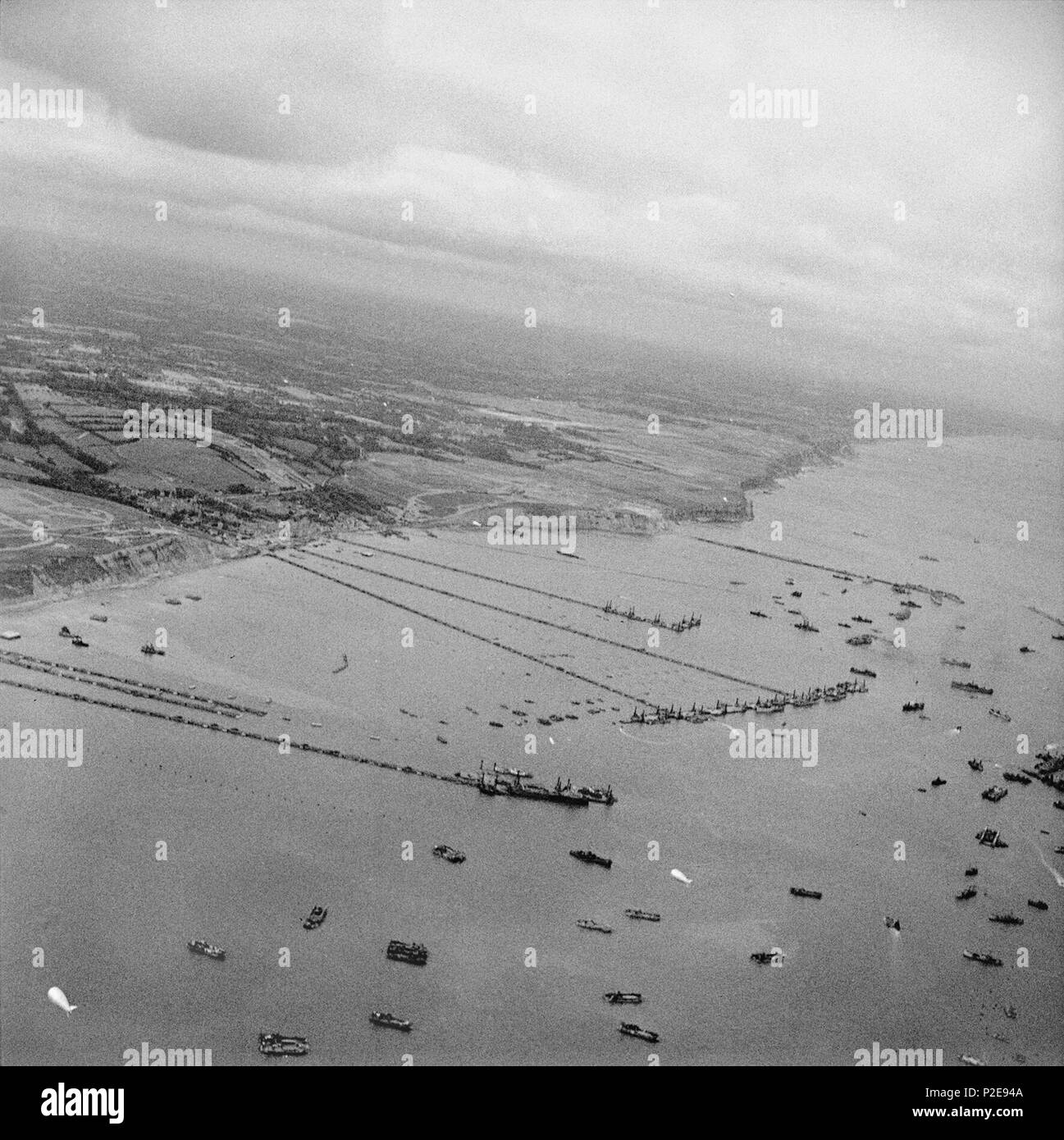 Mulberry künstlichen Hafen von Arromanches in der Normandie, September 1944. Stockfoto