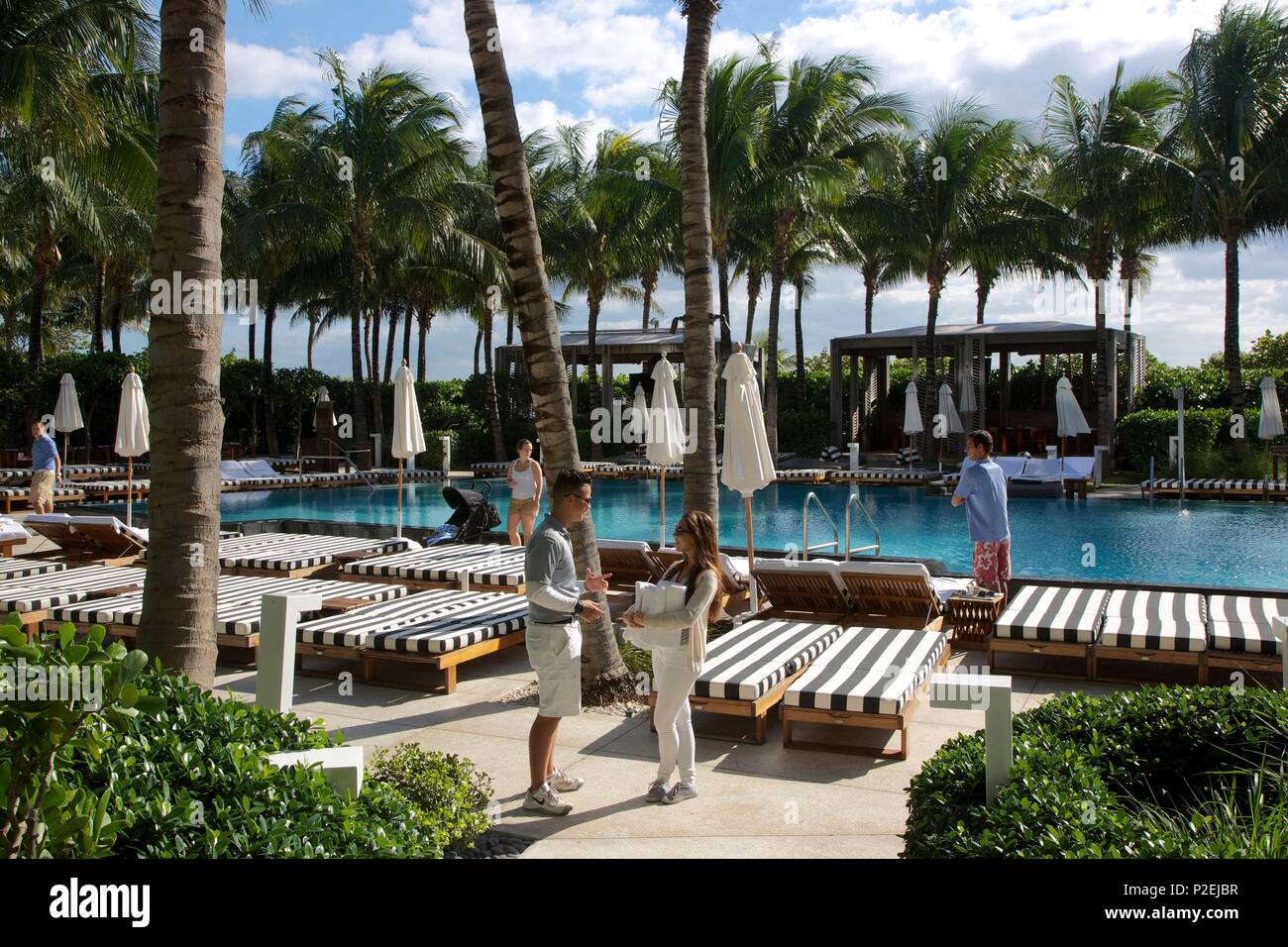 Vereinigte Staaten, Florida, Miami, Schwimmbad des W Hotel, befindet sich in der Collins Avenue im Viertel von South Beach in Miami Beach Stockfoto