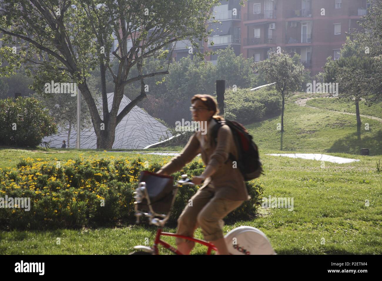 Spanien - Katalonien - Barcelonés (Kreis) - Barcelona. Barcelona (Hauptstadt); Parc de l'Estació del Nord (bicing). Stockfoto