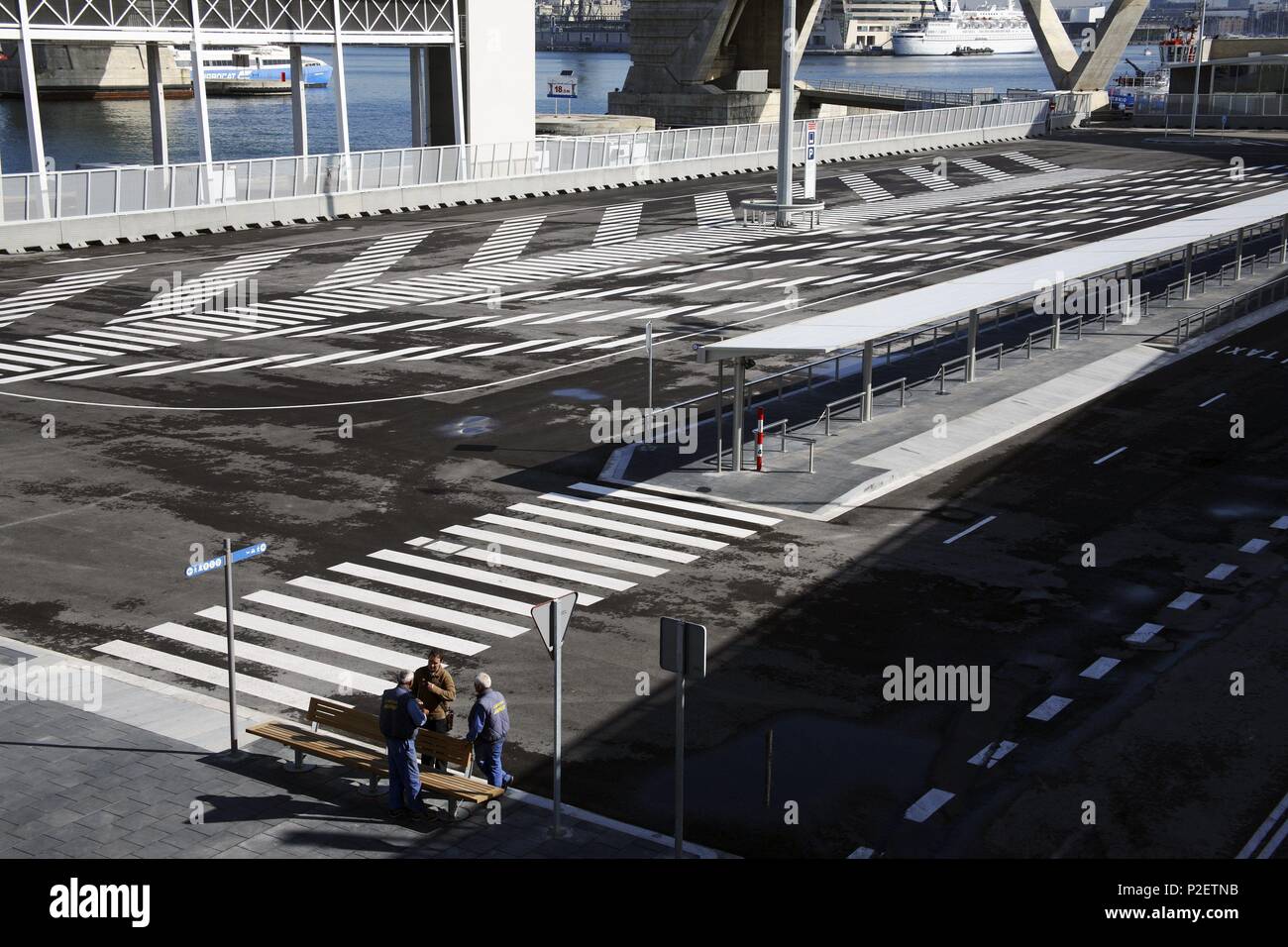 Spanien - Katalonien - Barcelonés (Kreis) - Barcelona. Barcelona (Hauptstadt); Port/Puerto en Zona del Moll Adosat (Sektor 1); Parkplatz (53). Stockfoto