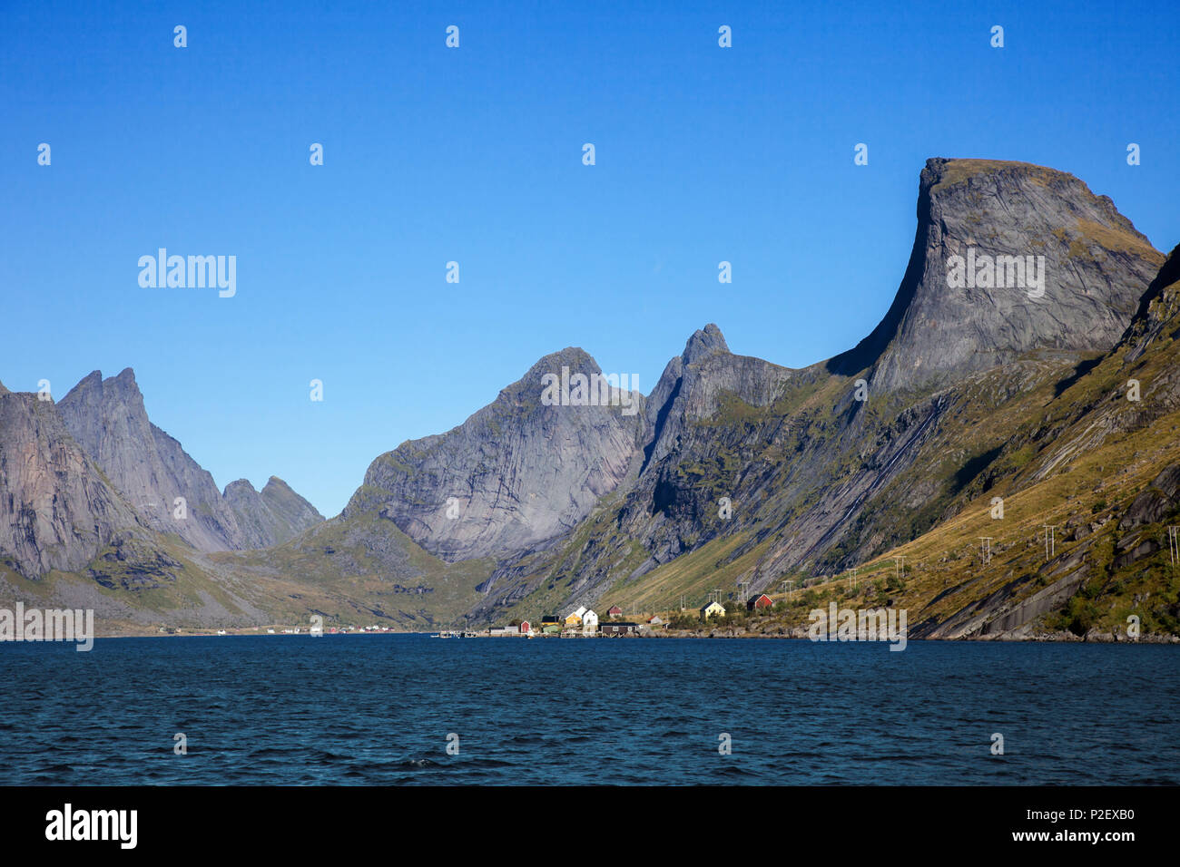 Kjerkfjorden, Segltinden, Reine, Fjord, Moskenesoya, Lofoten, Norwegen, Europa Stockfoto