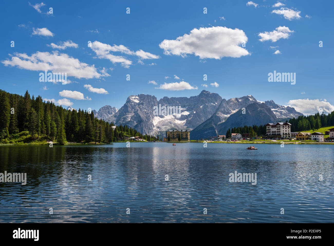 Misurina, Bergsee, blauer Himmel, Sommer, Dolomiten, Alpen, Italien, Europa Stockfoto