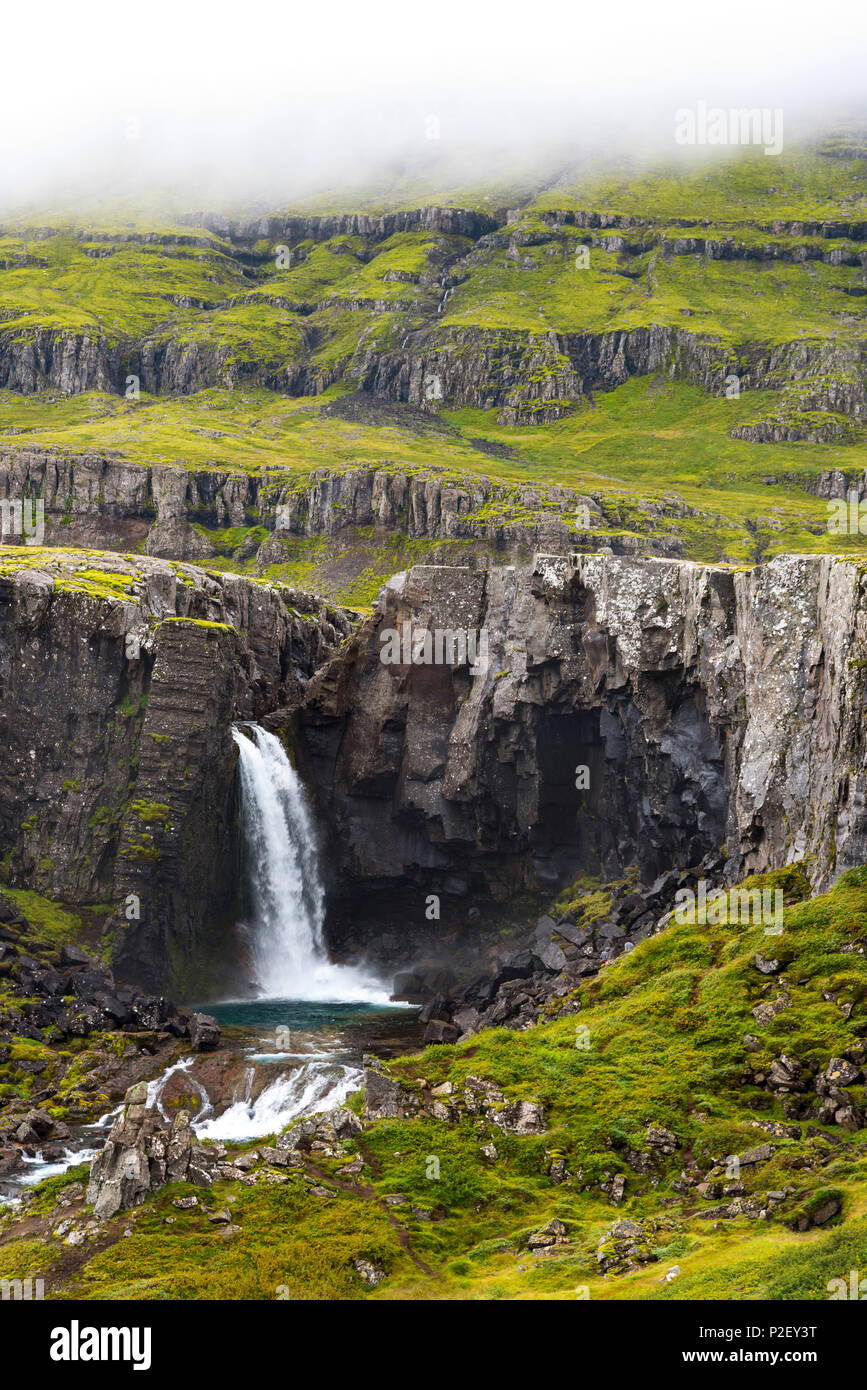 Merkjalarkur, Wasserfall, Highlands, Nebel, Berge, Schlucht, Island, Europa Stockfoto
