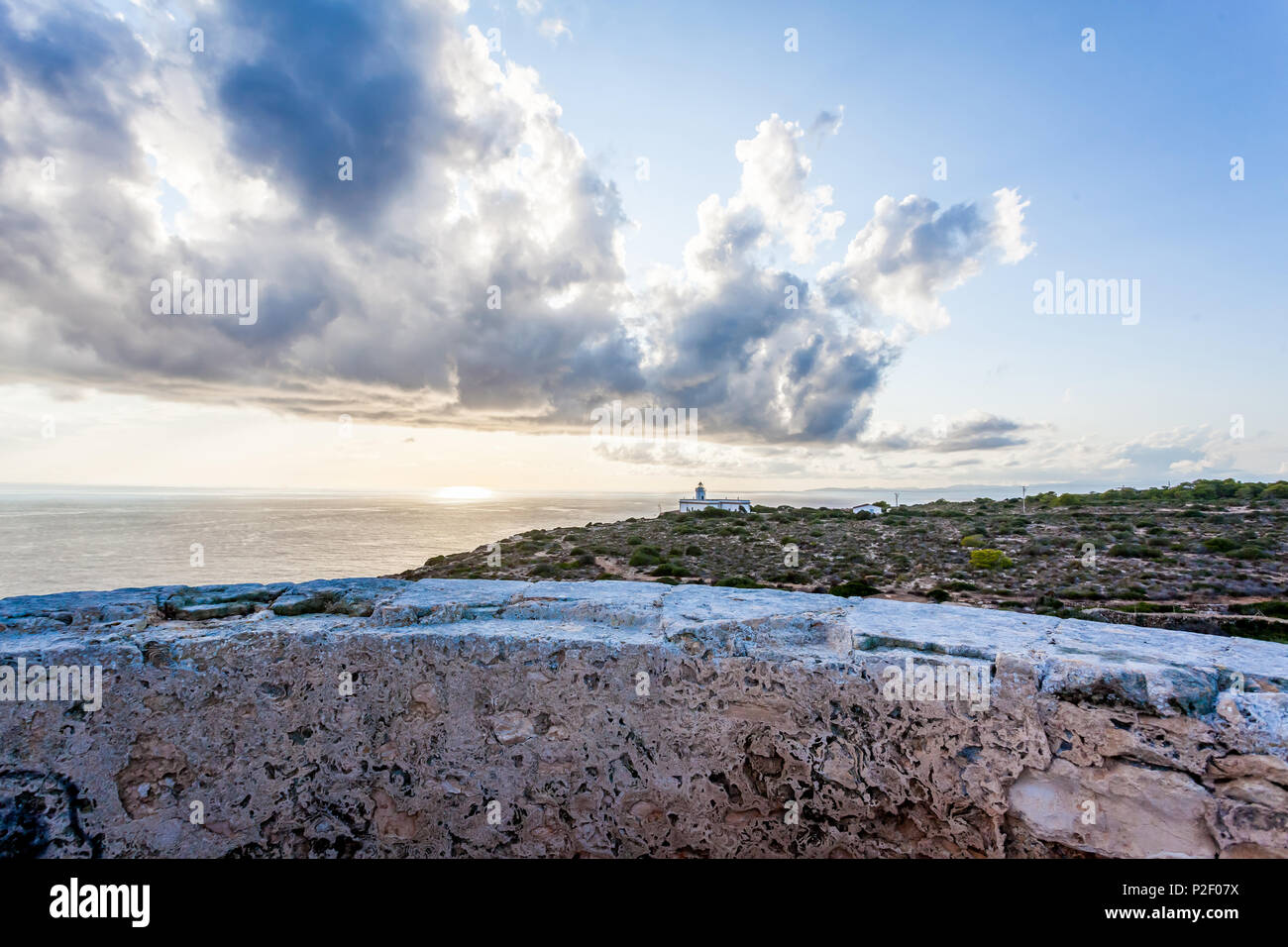 Der alte Turm des Cap Blanc "Torre vigia de Cap Blanc, Mallorca, Balearen, Spanien Stockfoto