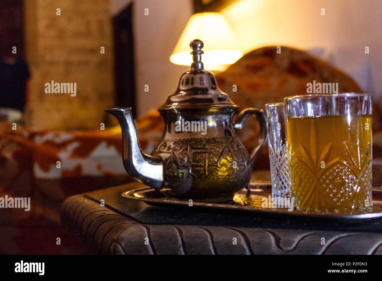 Die traditionellen marokkanischen Pfefferminztee Stockfoto