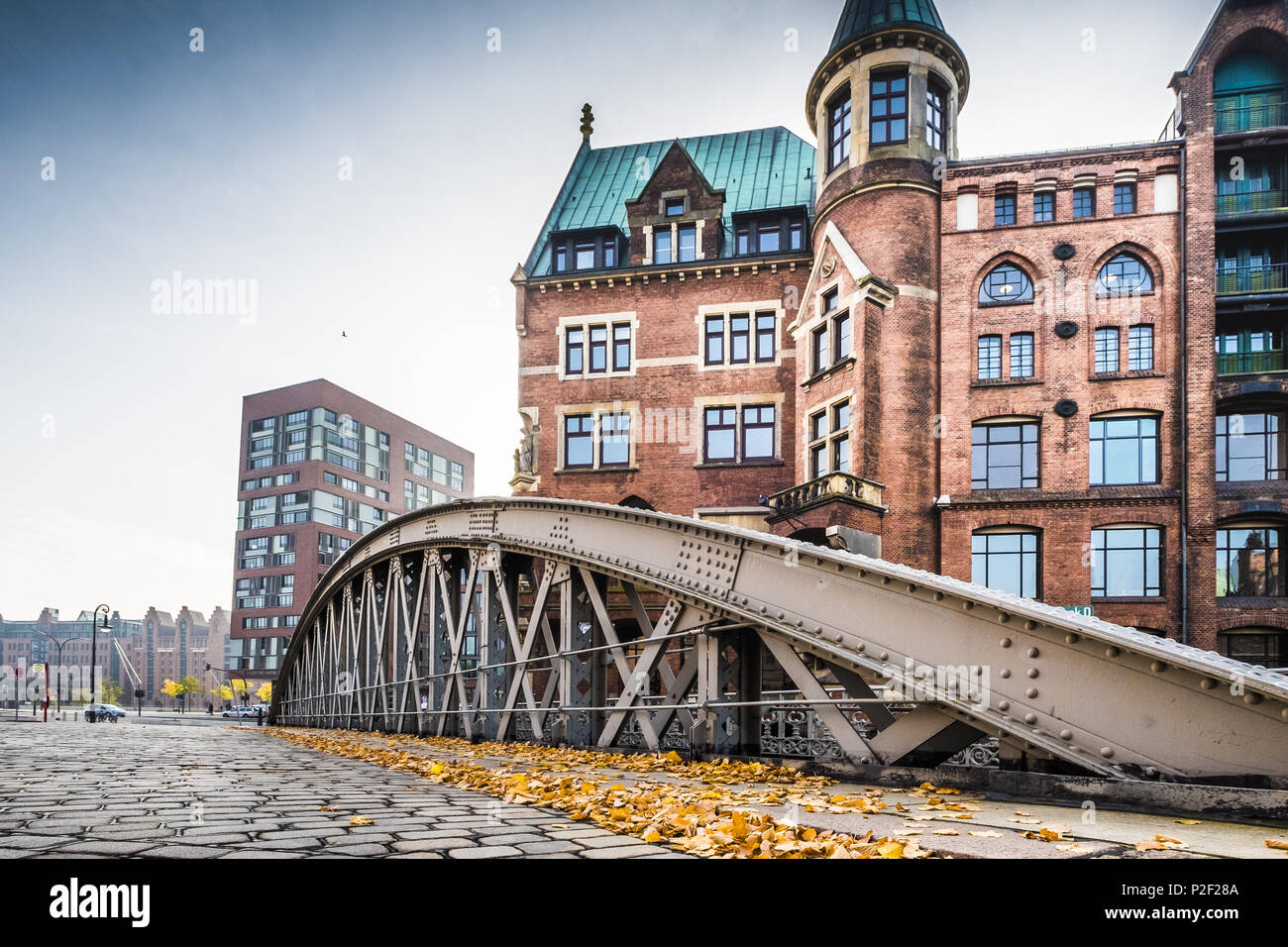 Herbstliche Stimmung in der Hamburger Hafencity und Speicherstadt, Hamburg, Norddeutschland, Deutschland Stockfoto