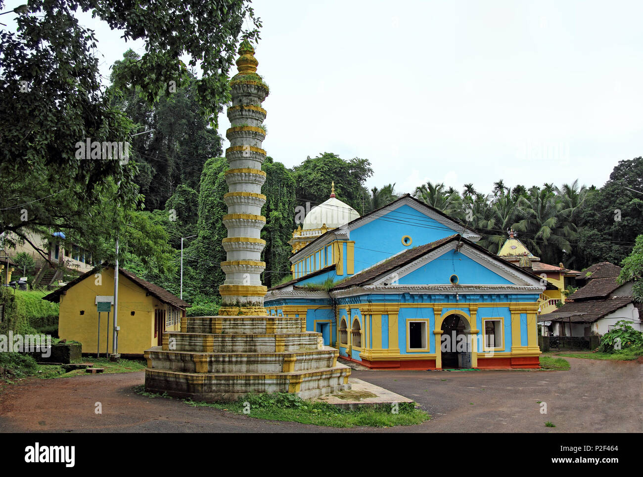 Sri Saptakoteshwar Tempel, der im 17. Jahrhundert erbaut, in Harve, Goa, Indien. Der ursprüngliche Tempel von kadamba Könige in Divar Island gebaut wurde zerstört. Stockfoto