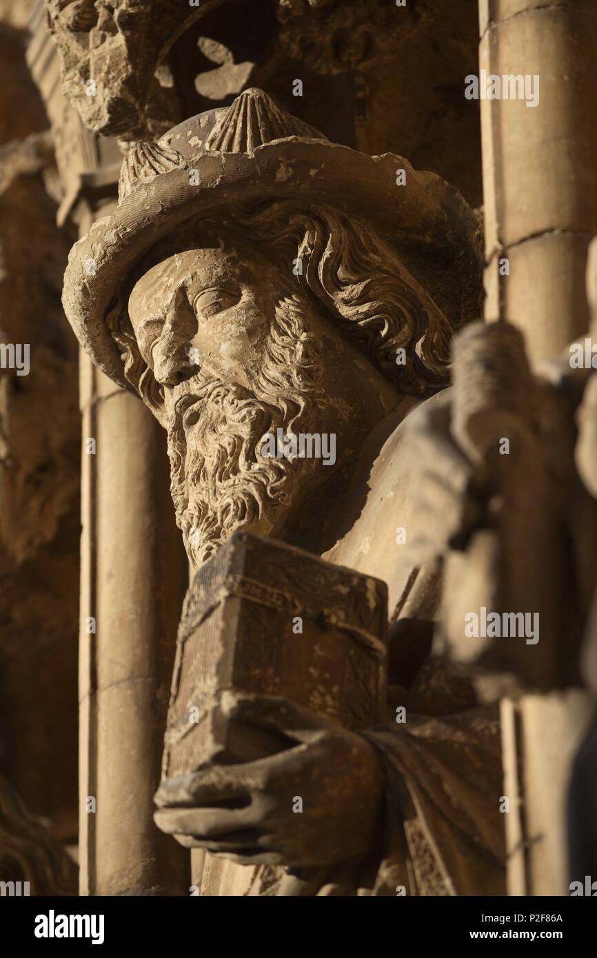 Spanien - Katalonien - Alt Empordá (Kreis) - Gerona. Castelló d'Empuries; Basílica de Santa María (la'Catedral de l'Empordà'); portada gótica/las mejores escultórico. Stockfoto