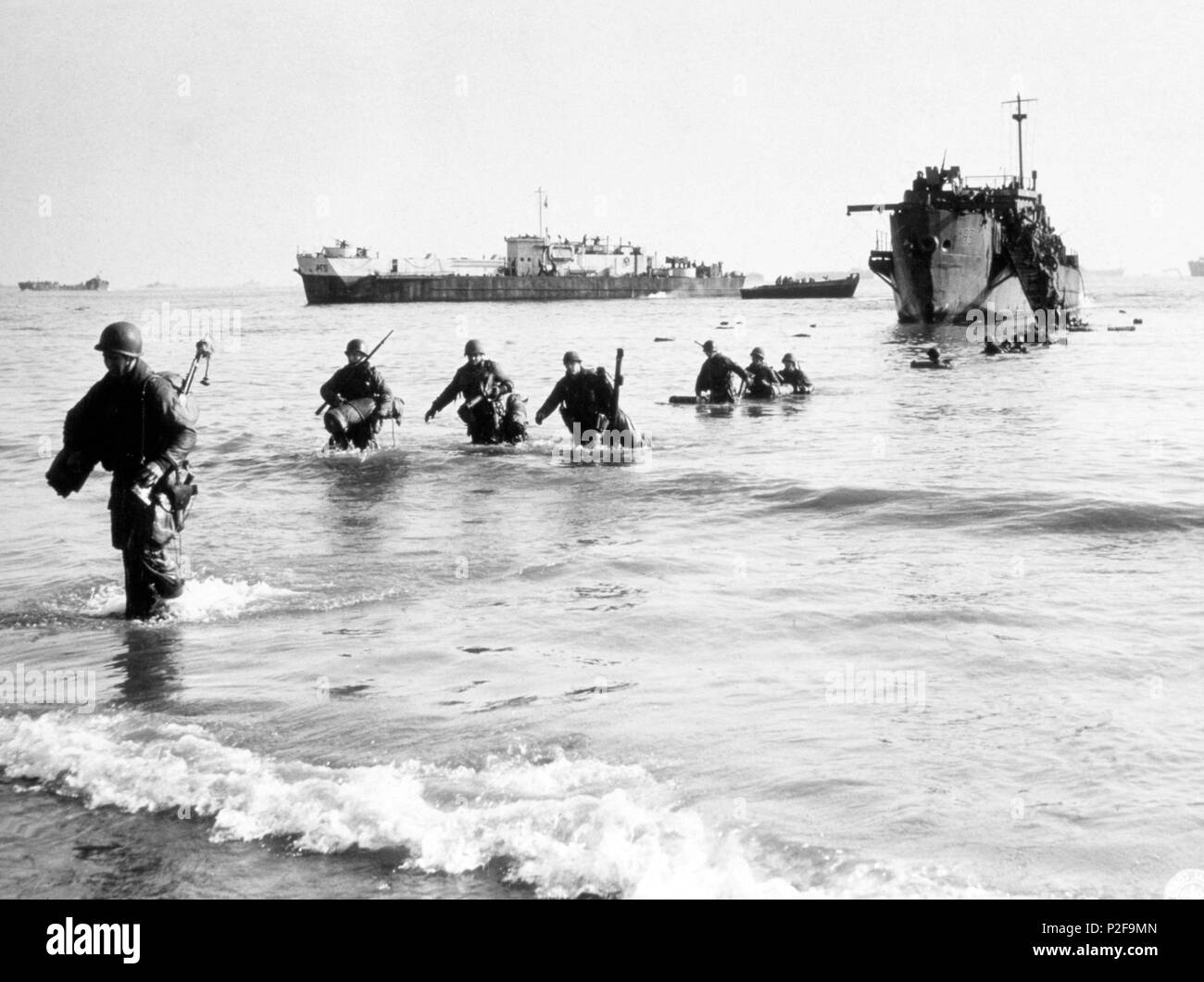 Us-fünfte Armee Truppen an Land in Anzio, Italien 22 Jan 1944 Wade. Stockfoto