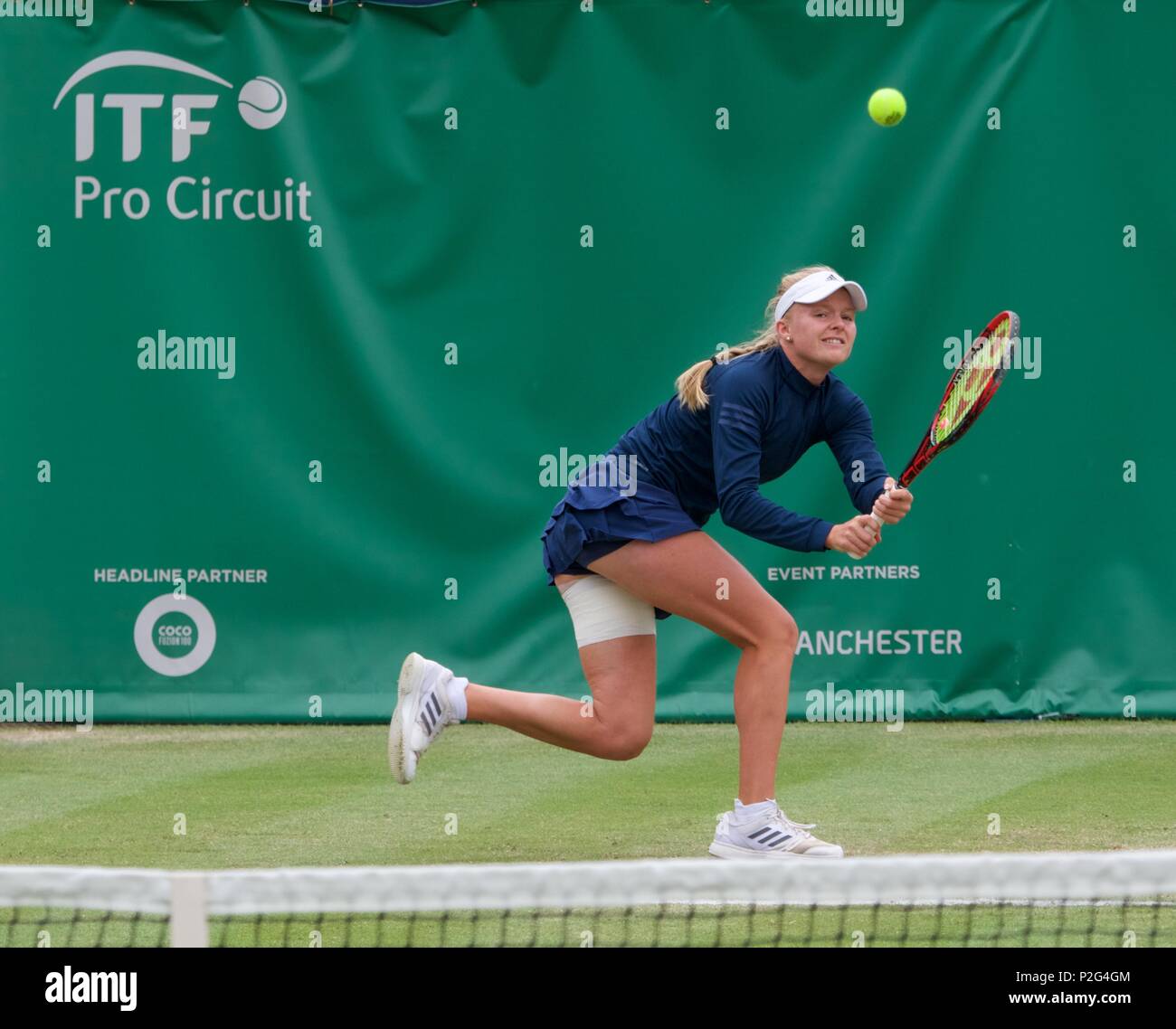 Manchester UK 15 Juni 2018 Harriet Dart (GB) in Aktion in Ihrem Viertelfinale gegen Ysaline Bonavebture (Belgien) an der Fuzion anzeigen 100 Manchester Trophäe gehalten an der Nördlichen Tennis und Squash Club in West Didsbury. Bonaventura gewinnt 6-4, 6-3. Quelle: John Fryer/Alamy leben Nachrichten Stockfoto