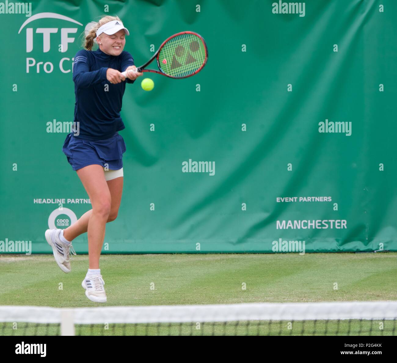 Manchester UK 15 Juni 2018 Harriet Dart (GB) in Aktion in Ihrem Viertelfinale gegen Ysaline Bonavebture (Belgien) an der Fuzion anzeigen 100 Manchester Trophäe gehalten an der Nördlichen Tennis und Squash Club in West Didsbury. Bonaventura gewinnt 6-4, 6-3. Quelle: John Fryer/Alamy leben Nachrichten Stockfoto