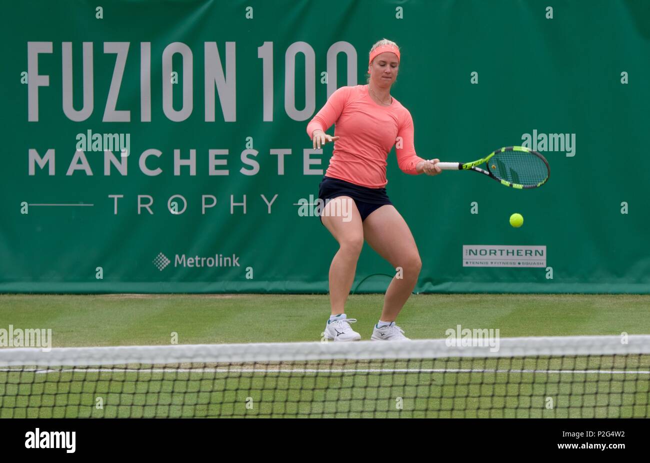Manchester UK 15 Juni 2018 Ysaline Bonavebture (Belgien) in Aktion in Ihrem Viertelfinale gegen Harriet Dart (GB) an der Fuzion anzeigen 100 Manchester Trophäe gehalten an der Nördlichen Tennis und Squash Club in West Didsbury. Bonaventura gewinnt 6-4, 6-3. Quelle: John Fryer/Alamy leben Nachrichten Stockfoto