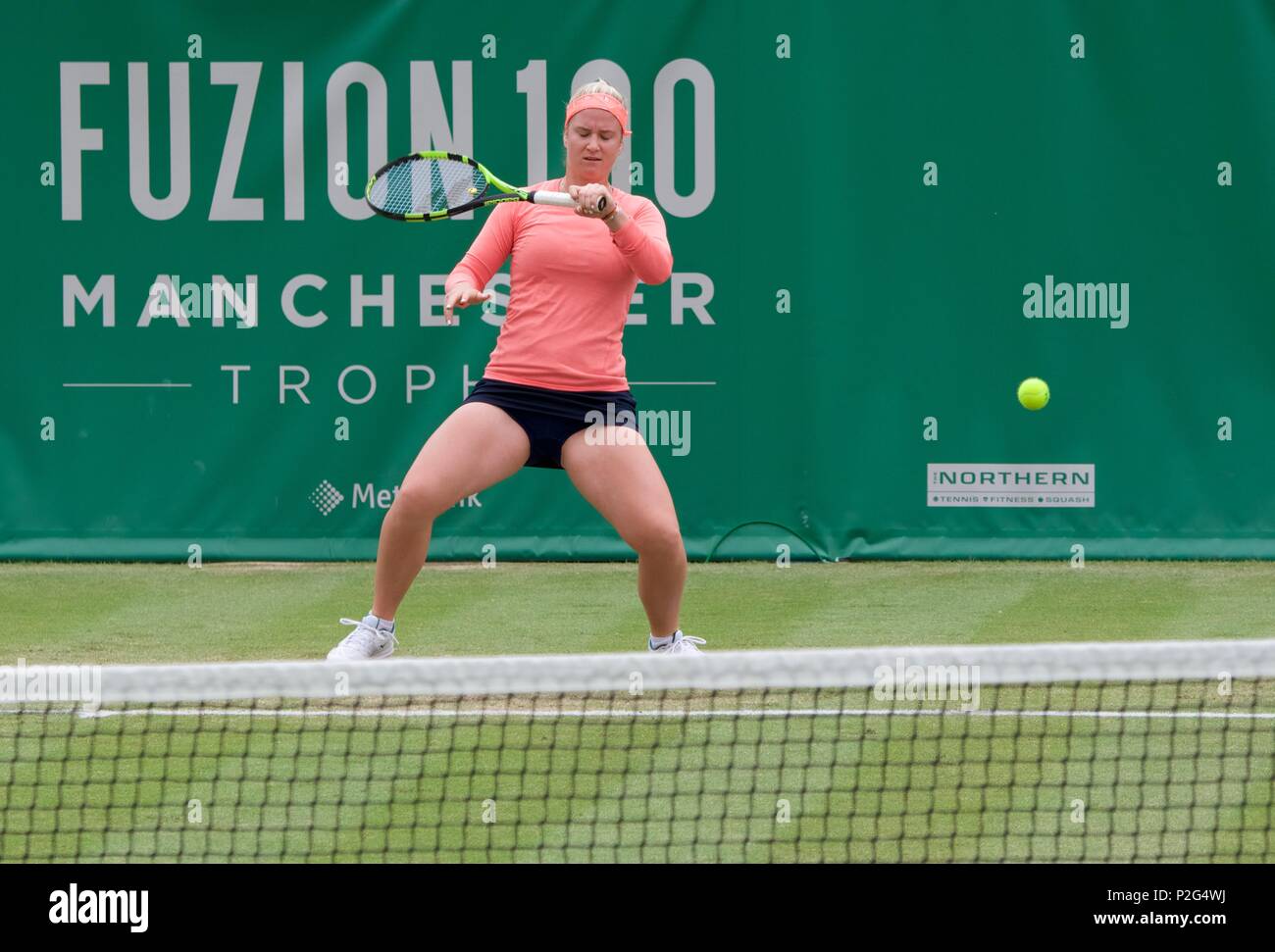 Manchester UK 15 Juni 2018 Ysaline Bonaventura (Belgien) in Aktion in Ihrem Viertelfinale gegen Harriet Dart (GB) an der Fuzion anzeigen 100 Manchester Trophäe gehalten an der Nördlichen Tennis und Squash Club in West Didsbury. Bonaventura gewinnt 6-4, 6-3. Quelle: John Fryer/Alamy leben Nachrichten Stockfoto